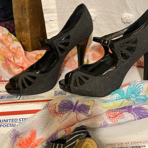 Also Grey Black size 7 1/2 Heels - Picture 1 of 4